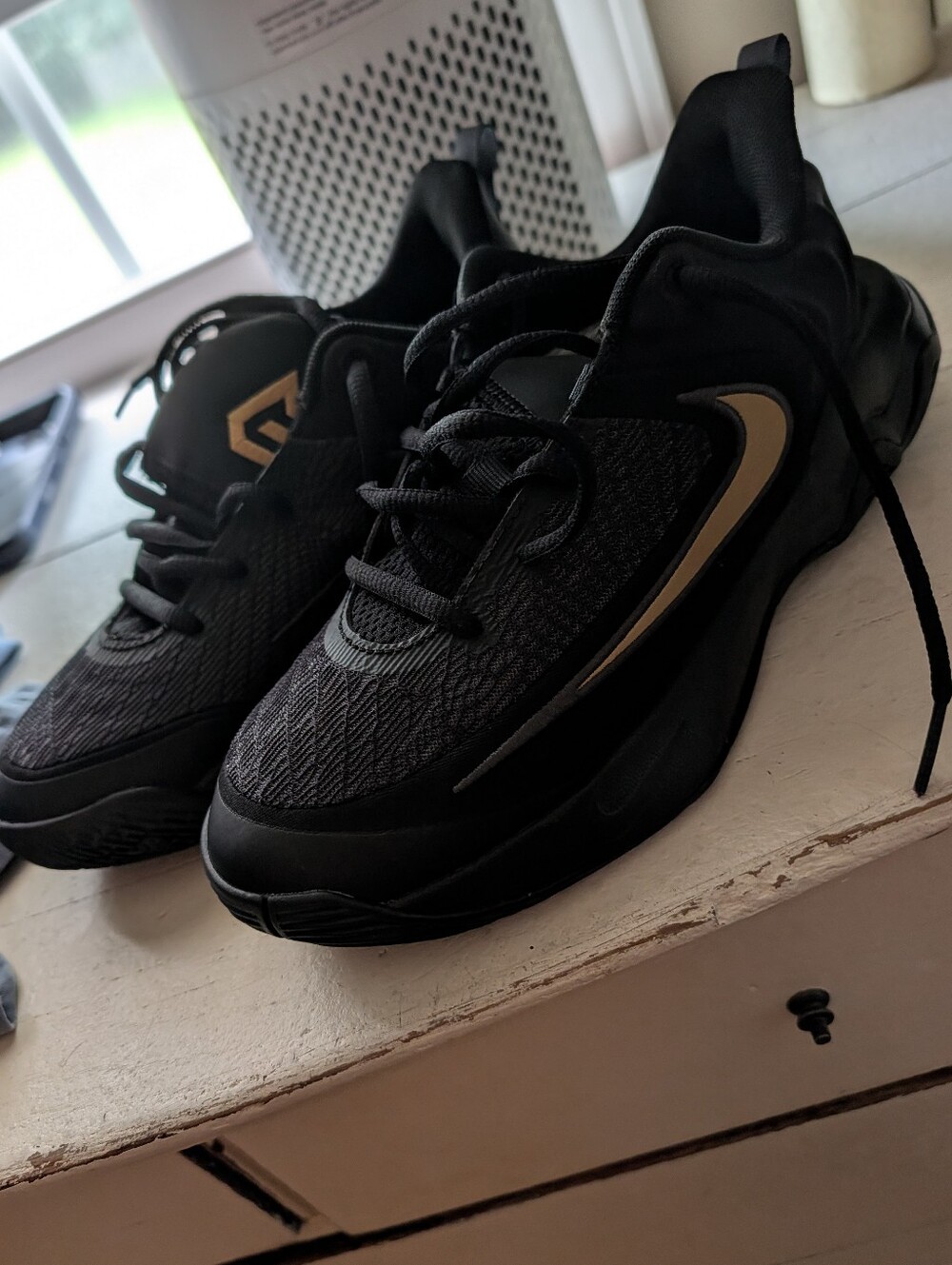 Nike Kids Black and Gold Giannis Immortality 4 Sneakers - Picture 4 of 4